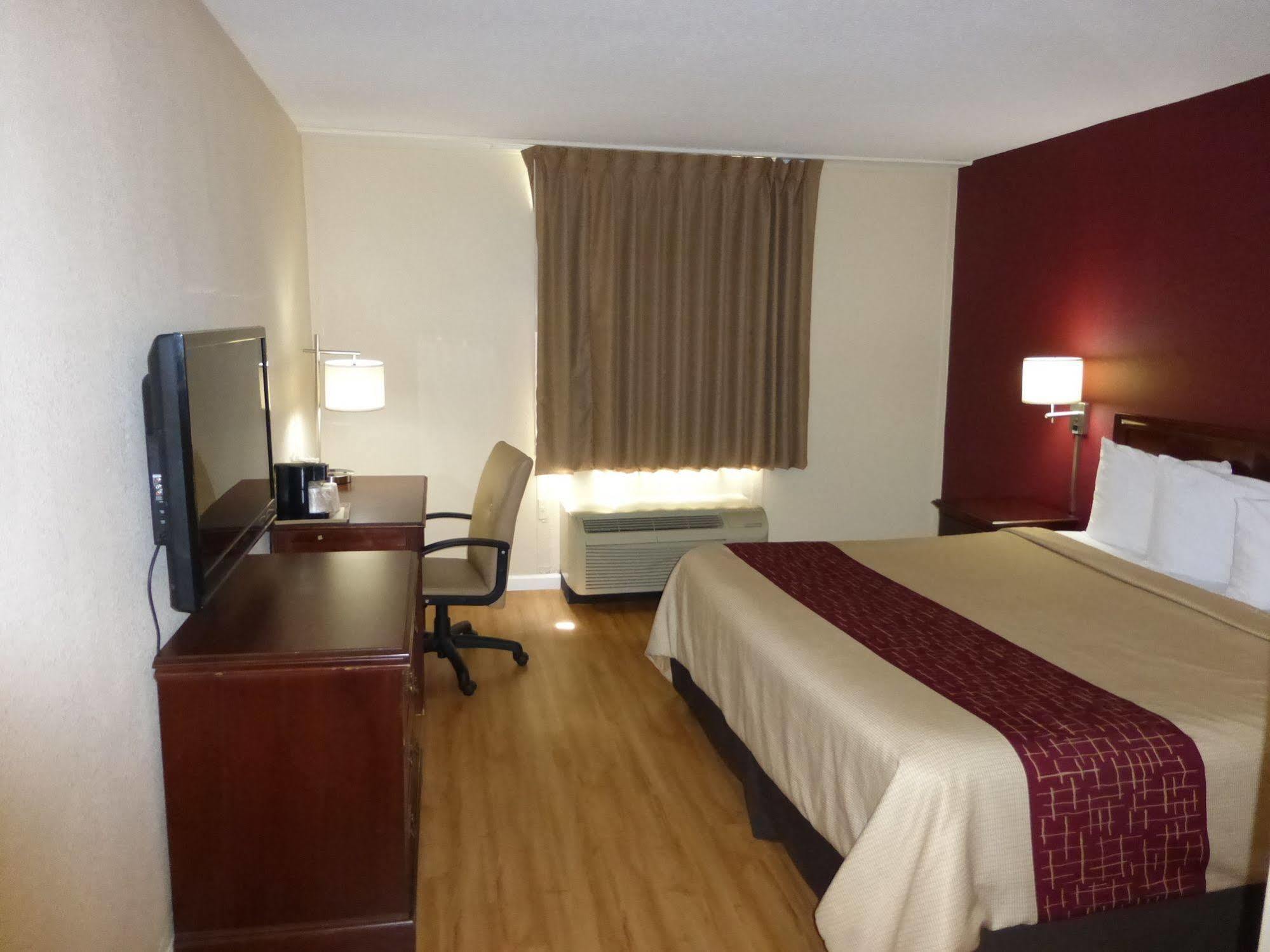 Red Roof Inn Knoxville Central - Papermill Road Bagian luar foto